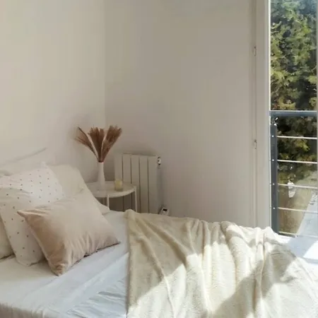 2 Bedroom For 4-6, Only 10' By Car From Paris. * Chille
