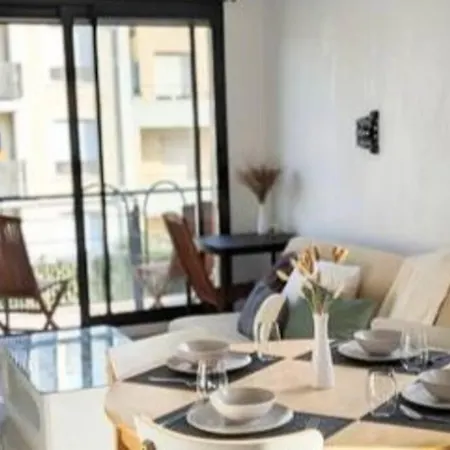 2 Bedroom For 4-6, Only 10' By Car From Paris. Appartement