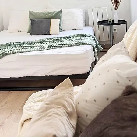 2 Bedroom For 4-6, Only 10' By Car From Paris. Chille