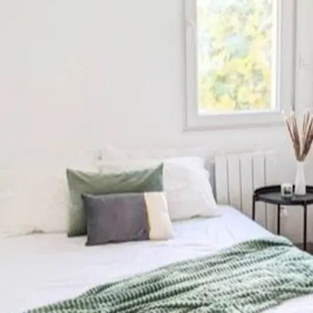 2 Bedroom For 4-6, Only 10' By Car From Paris. * Chille